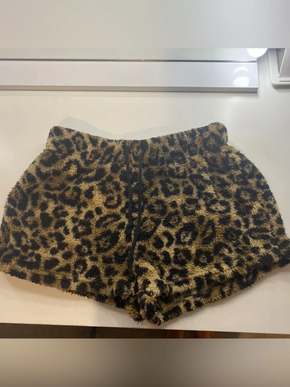 No Boundaries Leopard Sherpa Shorts - Black & Camel Fuzzy Soft Drawstring XS 0-1 - Picture 1 of 3